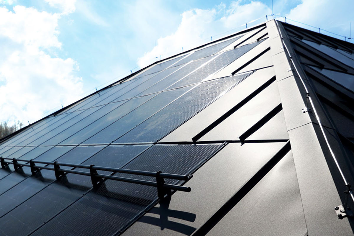 How Solar Roofs Are Different from Traditional Solar Panels